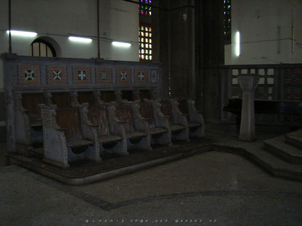 088-ORAN-Juin06-interieur de la cathedrale.jpg - Unicode